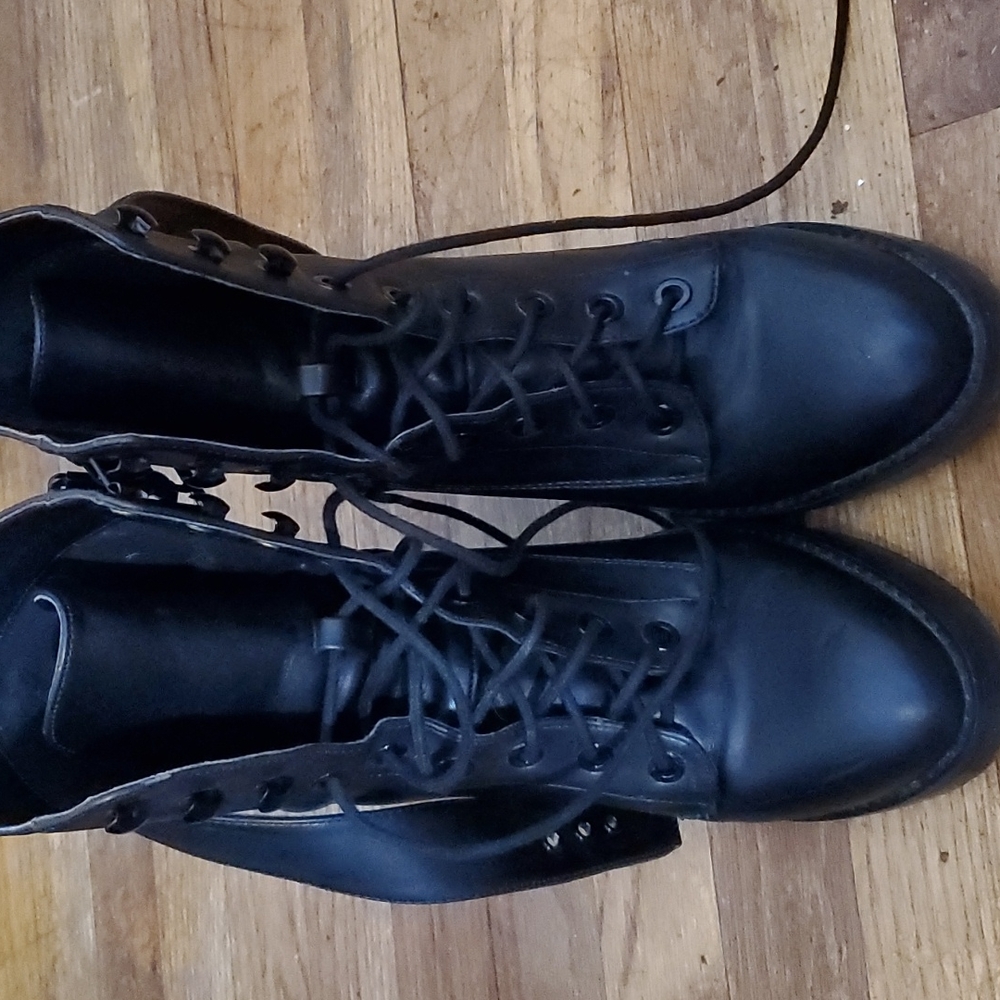 Black platform boots sz 10
